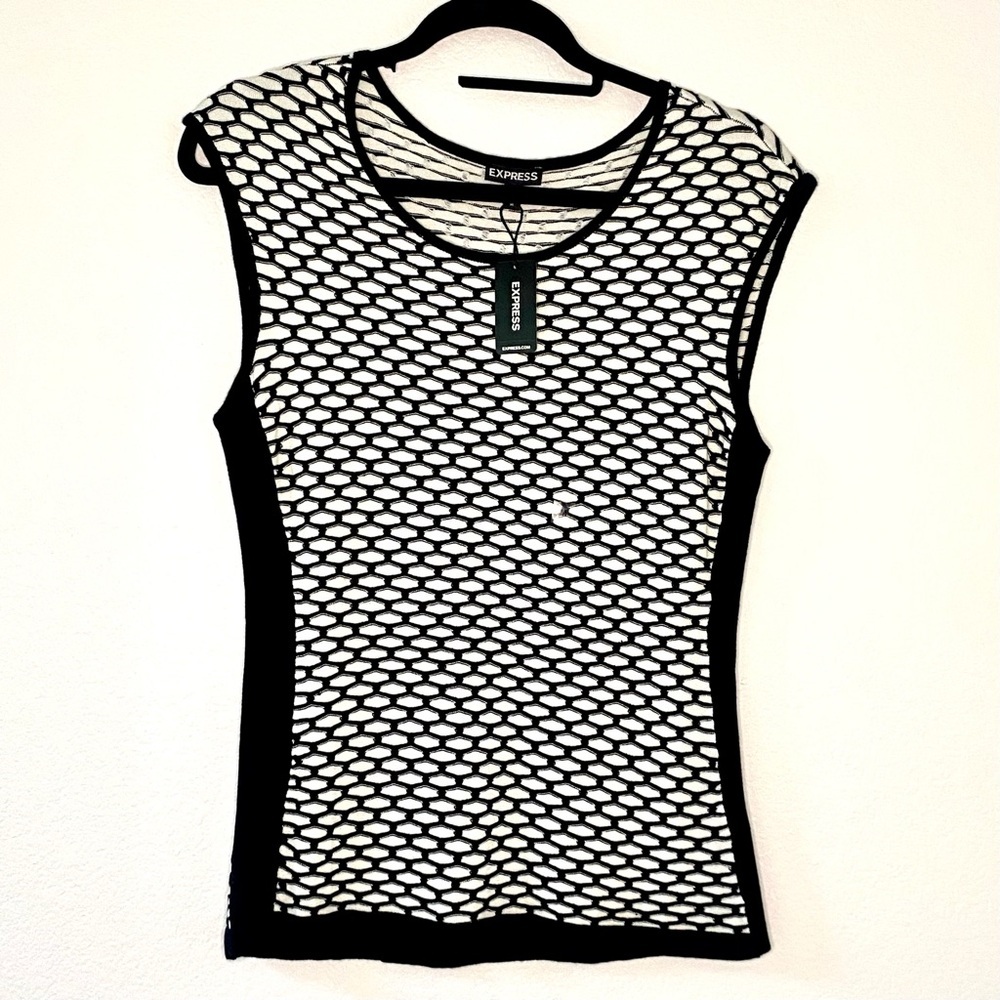 NWT Express women’s knit sleeveless shirt size medium
